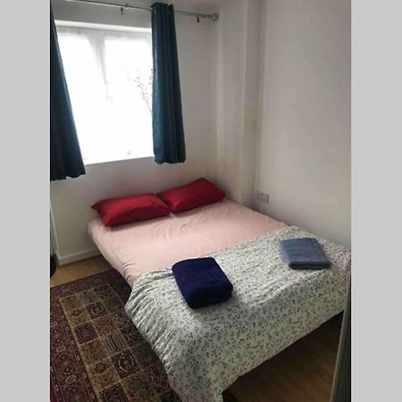 Private Studio Home Away From Home ... Sutton  Exteriör bild