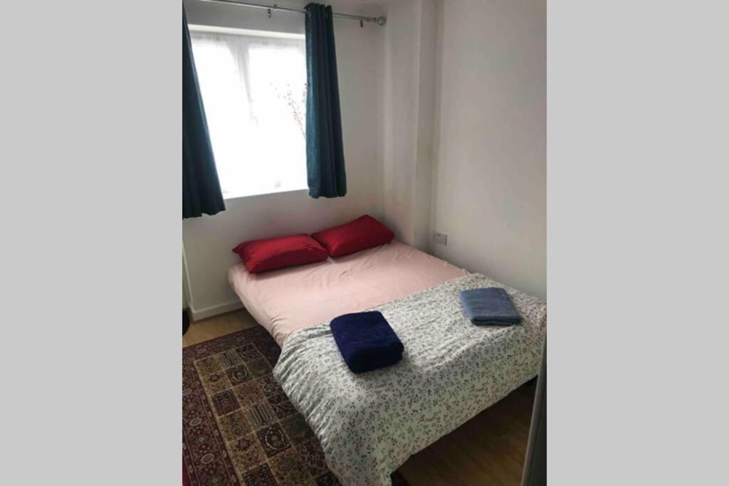 Private Studio Home Away From Home ... Sutton  Exteriör bild